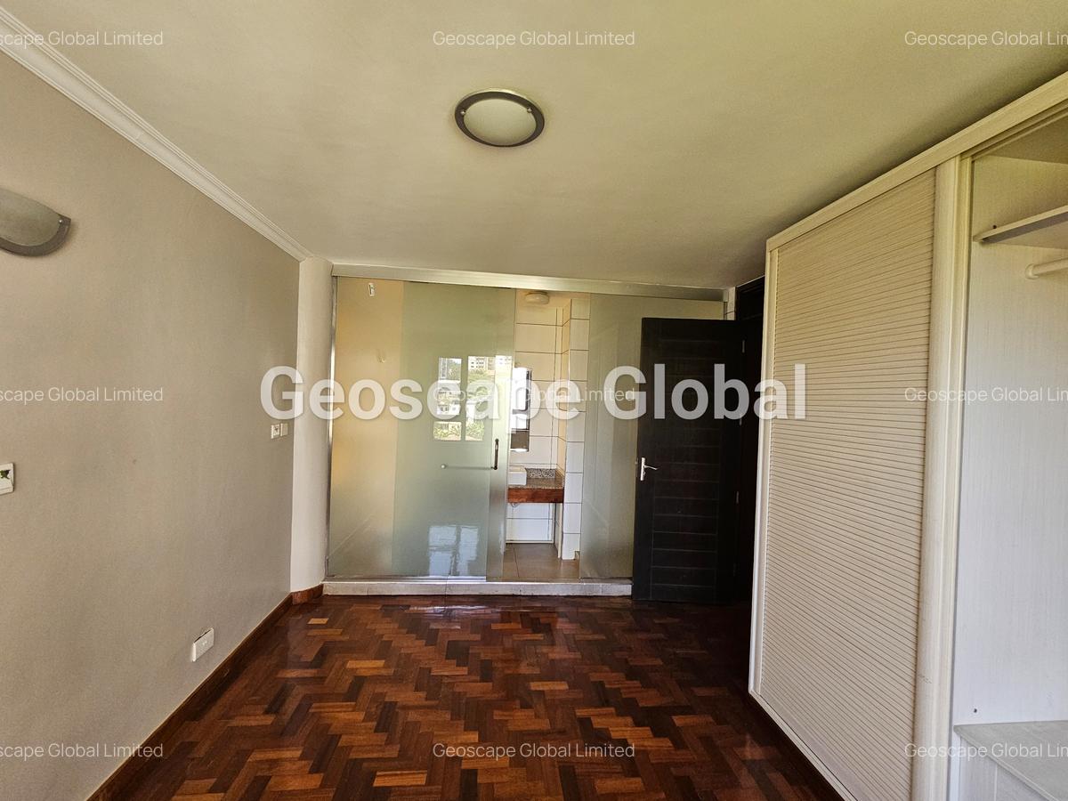 3 Bed Apartment with En Suite in Riverside - 10