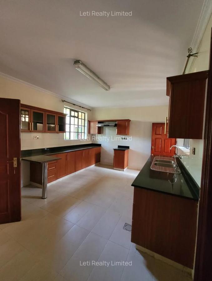 4 Bed Townhouse with En Suite in Lavington - 18