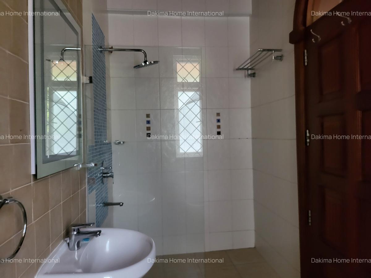 5 Bed Townhouse with En Suite in Rosslyn - 11