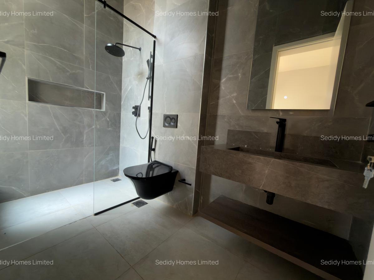 5 Bed Townhouse with En Suite in Runda - 9