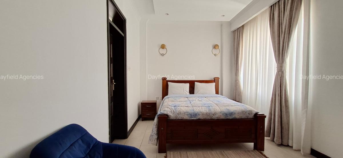 Serviced 2 Bed Apartment with En Suite in Brookside - 11