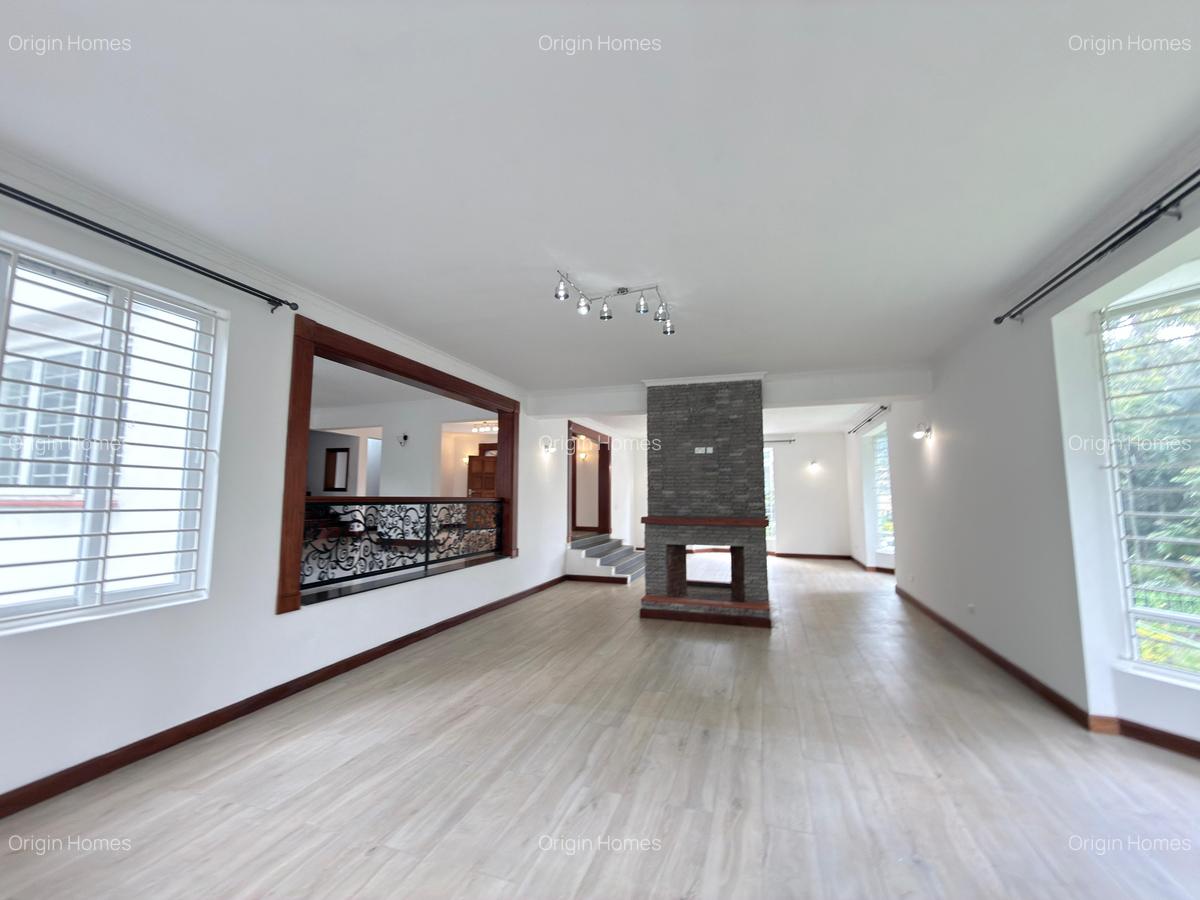 5 Bed House with En Suite at Rosslyn - 12