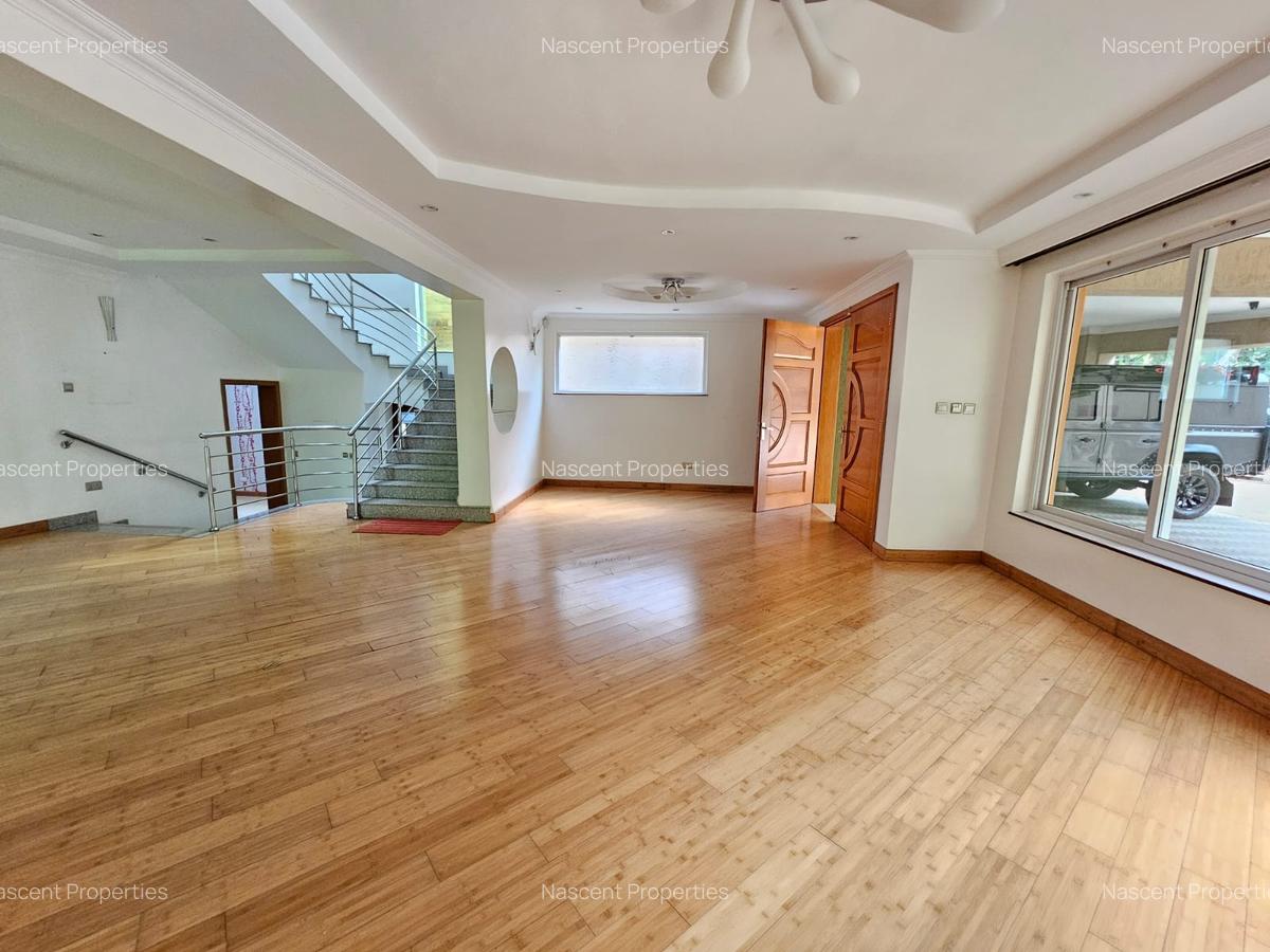 4 Bed Townhouse with En Suite in Riverside - 16