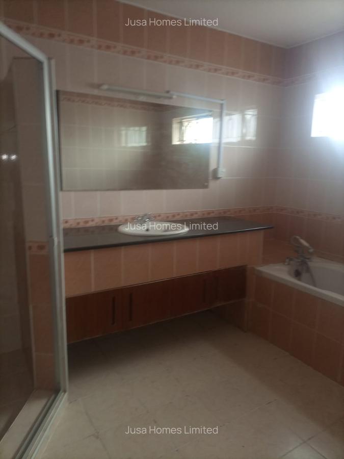 4 Bed Villa in Spring Valley - 6