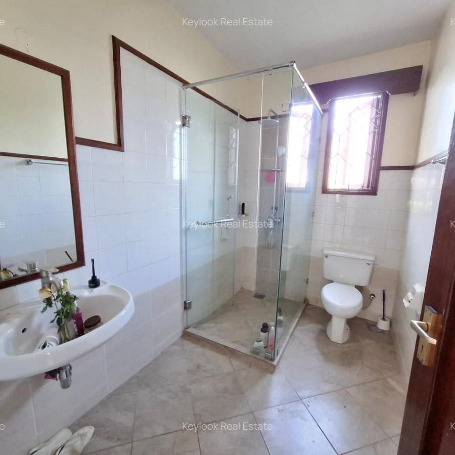 4 Bed Townhouse with En Suite at Lavington - 8