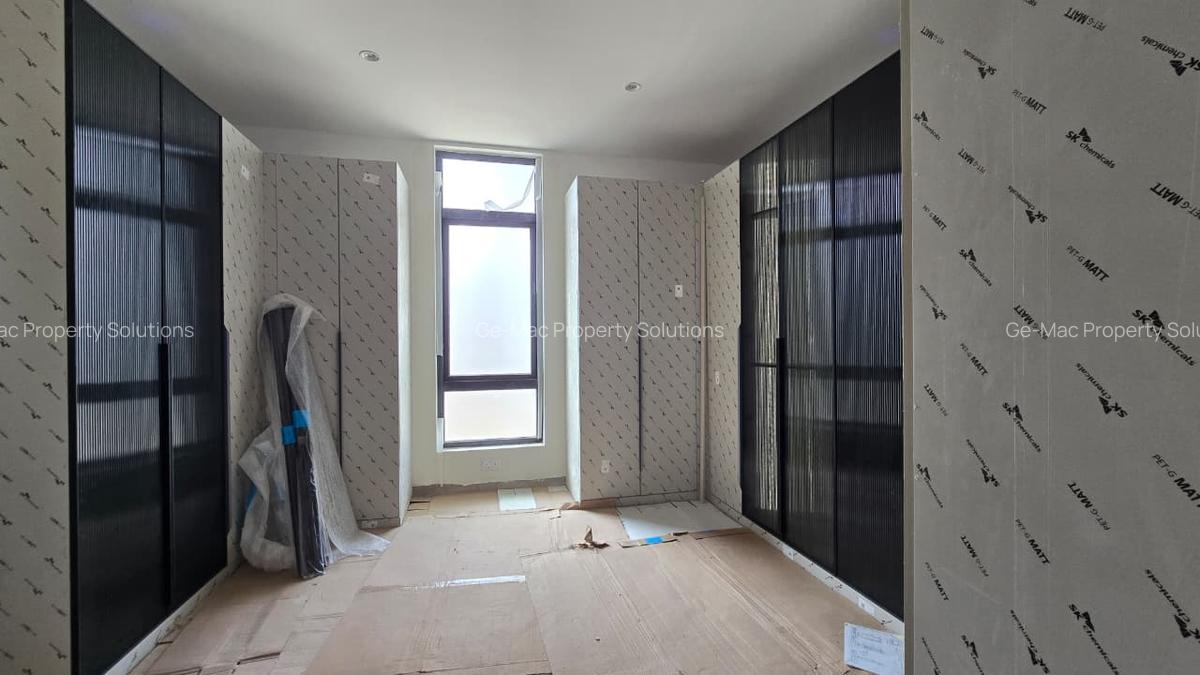 5 Bed Townhouse with En Suite in Lavington - 7