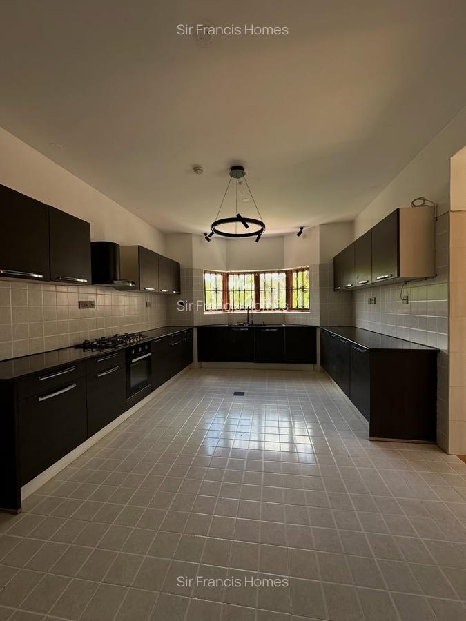 6 Bed House with En Suite in Runda - 15