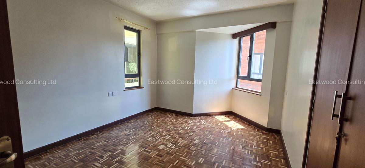 4 Bed Apartment with En Suite in Parklands - 8