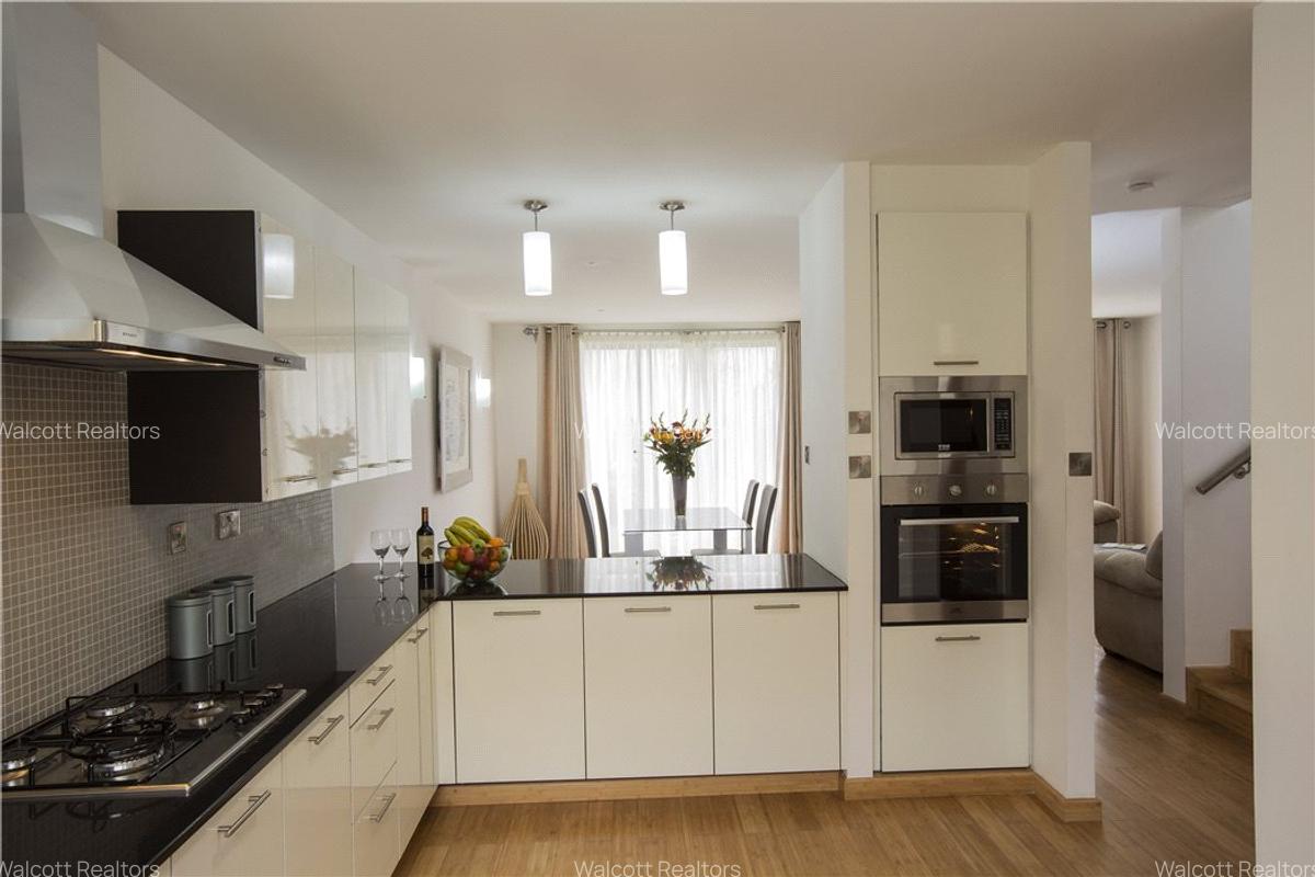 4 Bed Villa with En Suite in Garden Estate - 11