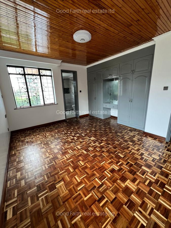 5 Bed Villa with En Suite in Garden Estate - 10