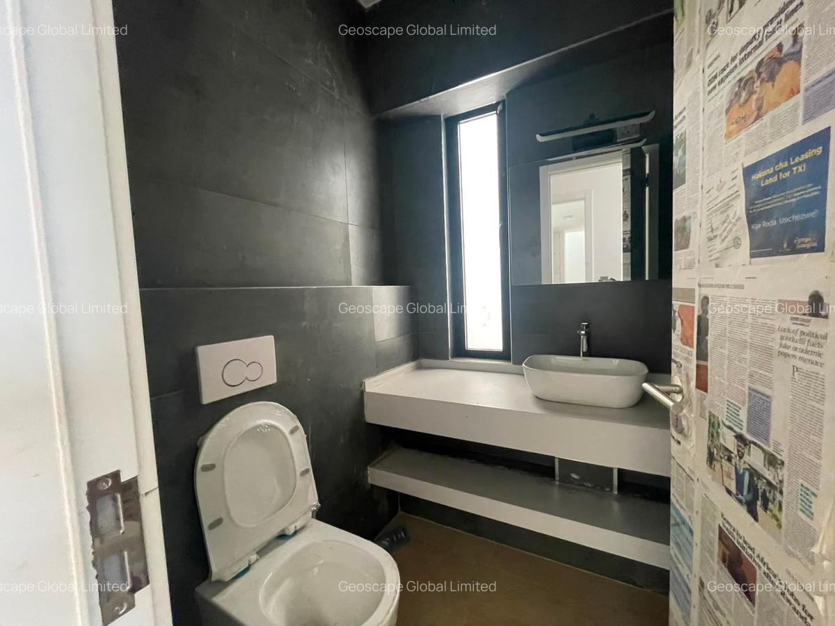 4 Bed House with En Suite in Runda - 9
