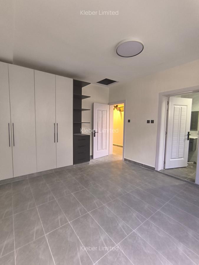 4 Bed House with En Suite at Membley - 12