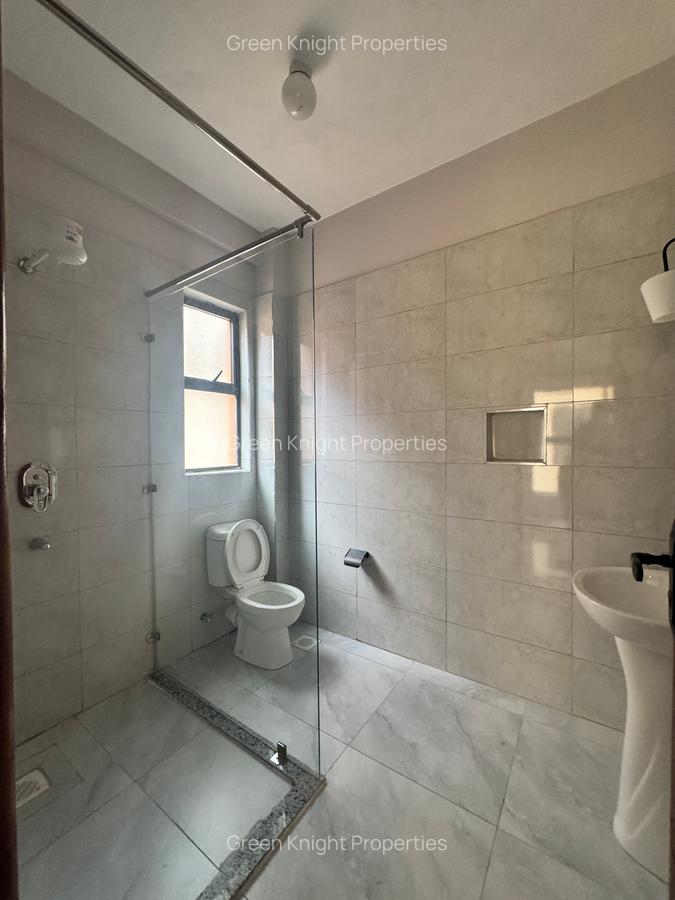 Serviced 2 Bed Apartment with En Suite in Brookside - 3
