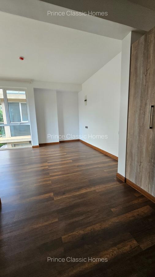 5 Bed Townhouse with En Suite in Lavington - 3