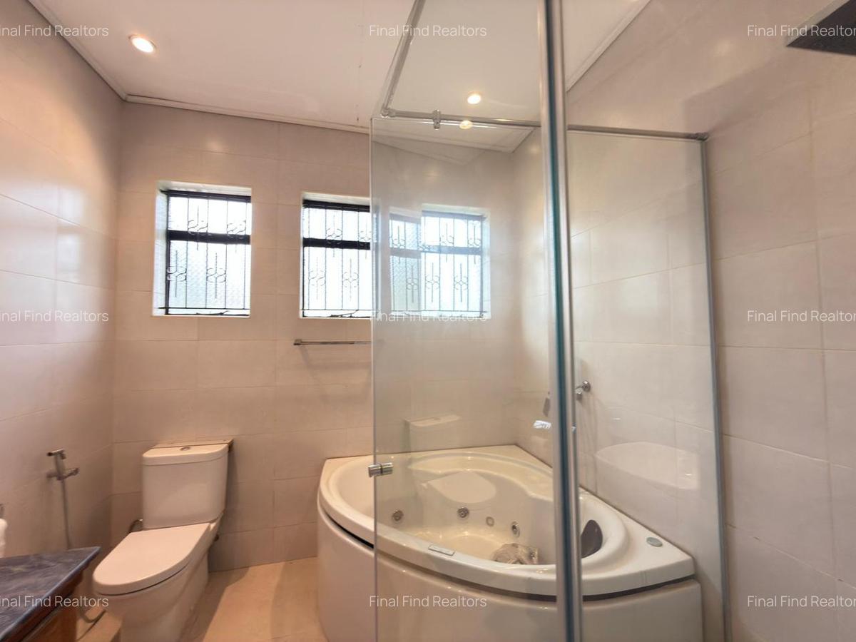 5 Bed Townhouse with En Suite in Brookside - 16