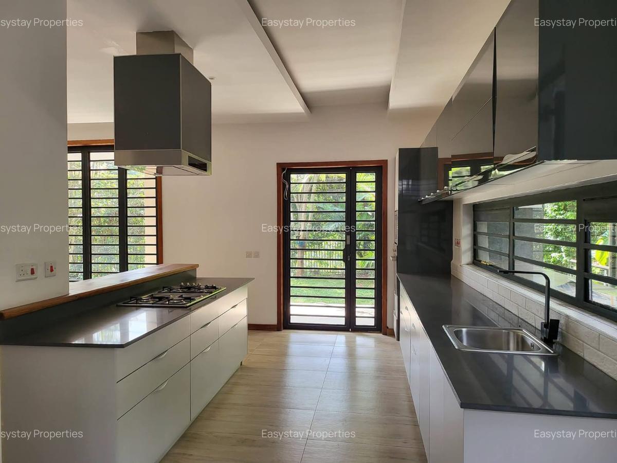 3 Bed Townhouse with En Suite in Rosslyn - 4