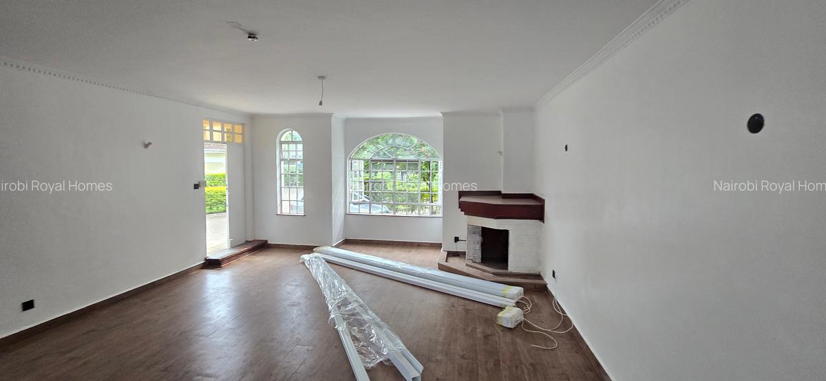 5 Bed Townhouse with En Suite at Off Convent Drive - 10