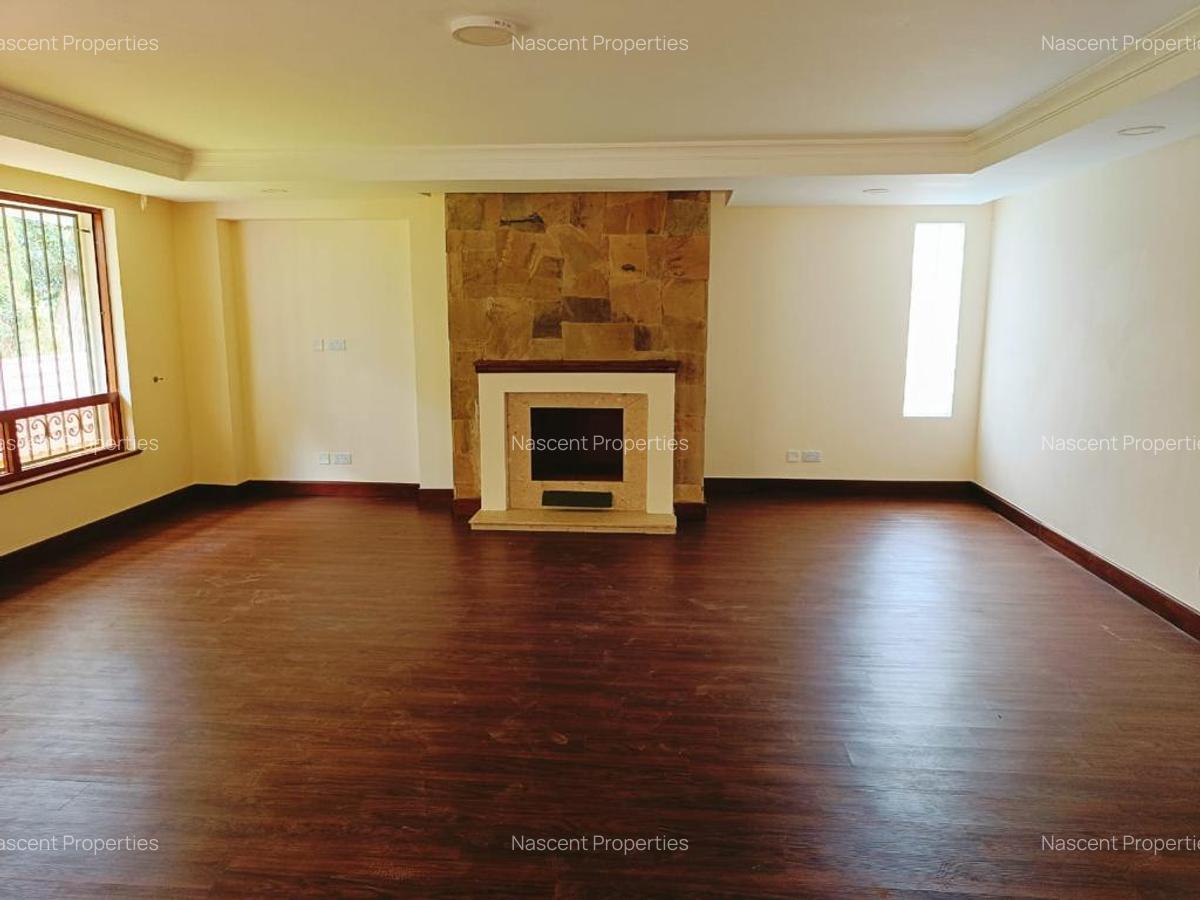 5 Bed Villa with En Suite in Spring Valley - 7