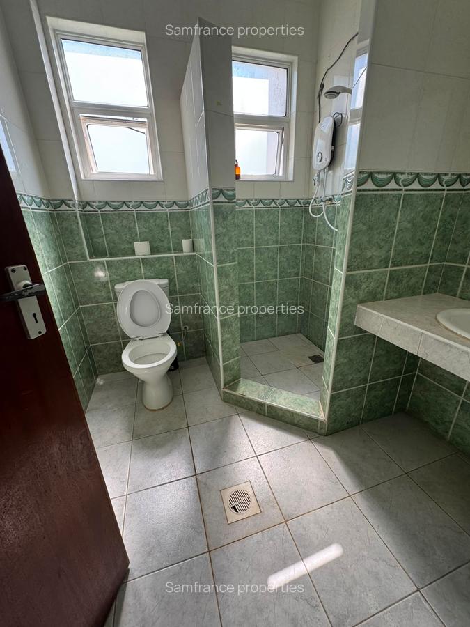 1 Bed Apartment with En Suite at Serena Road - 5