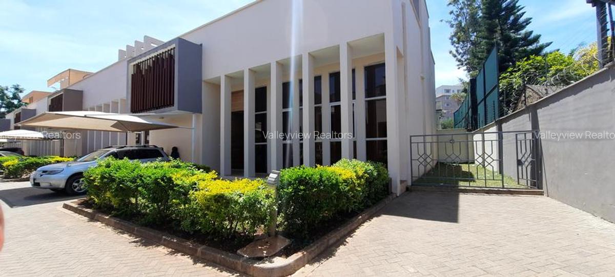 5 Bed Townhouse with En Suite at Lavington - 1