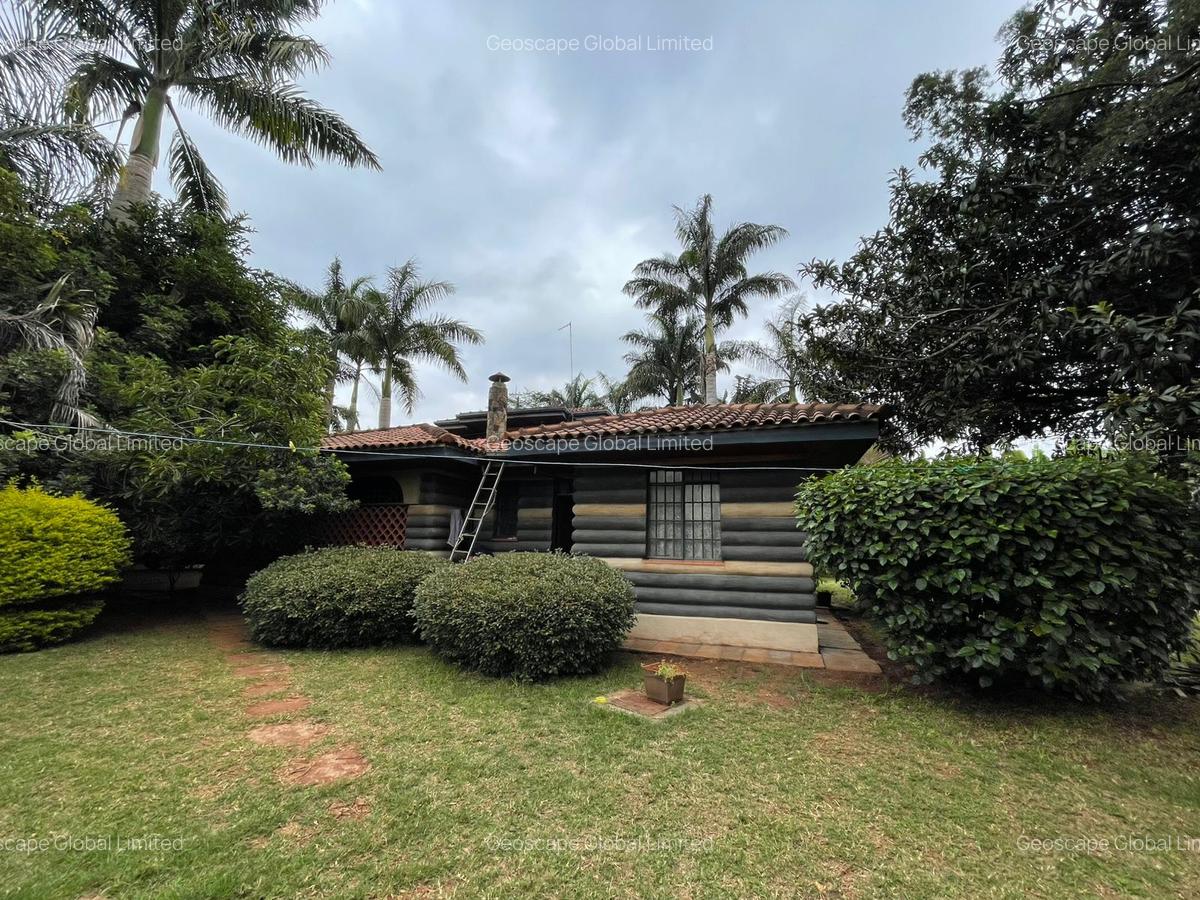 5 Bed House with En Suite in Runda - 3