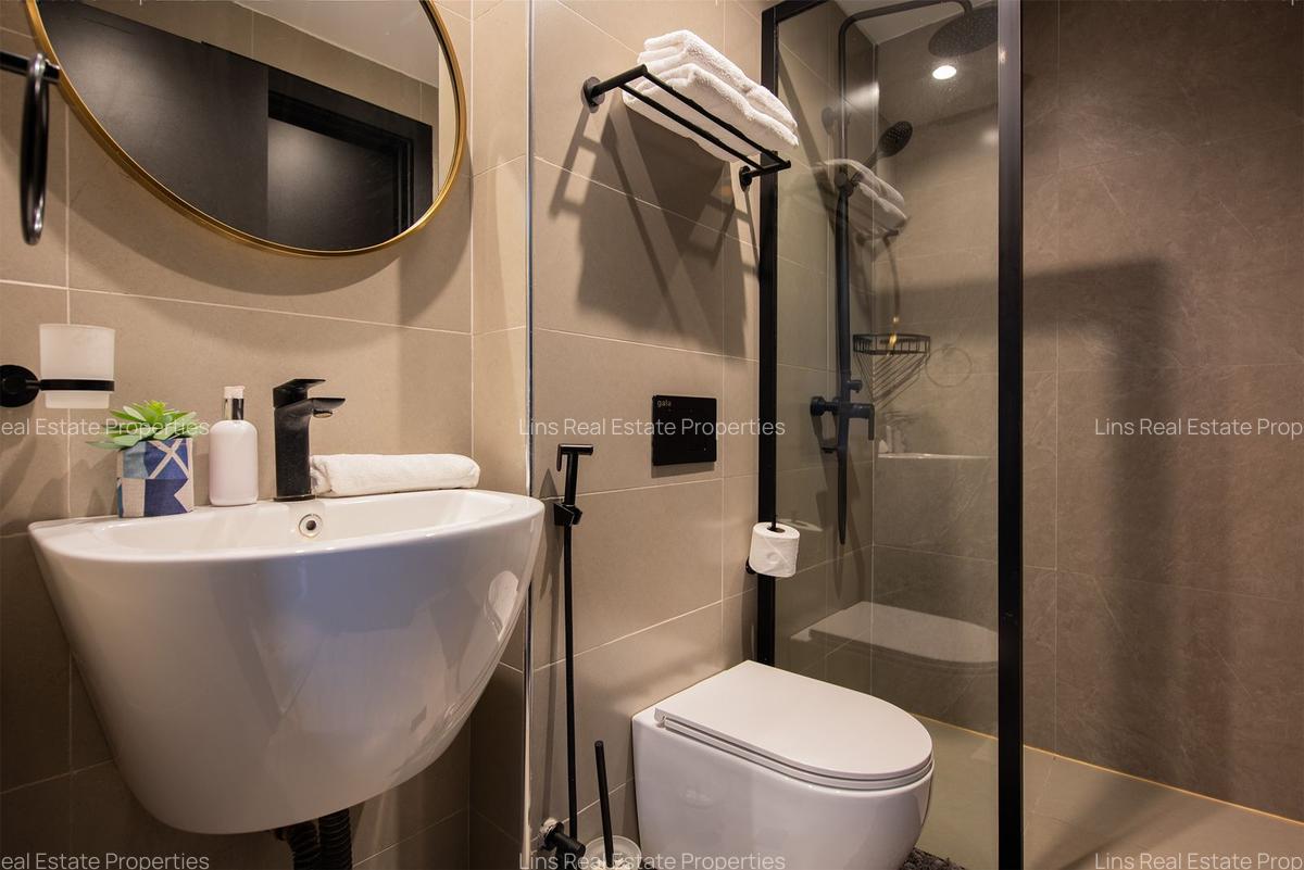 Serviced 2 Bed Apartment with En Suite in Westlands Area - 13