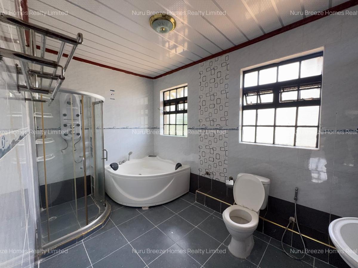 6 Bed House with En Suite in Runda - 19