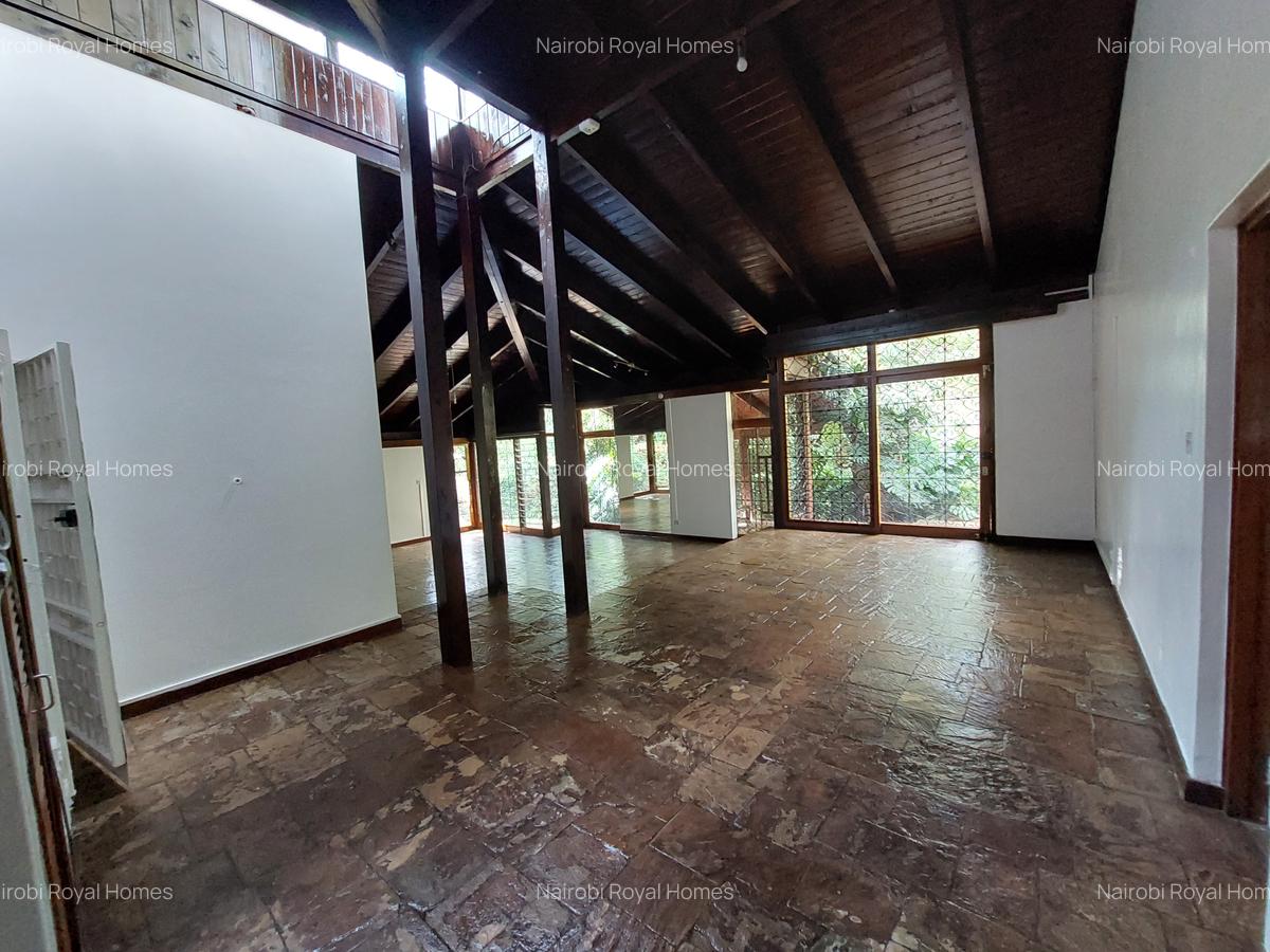 4 Bed House with En Suite at Lake View - 17