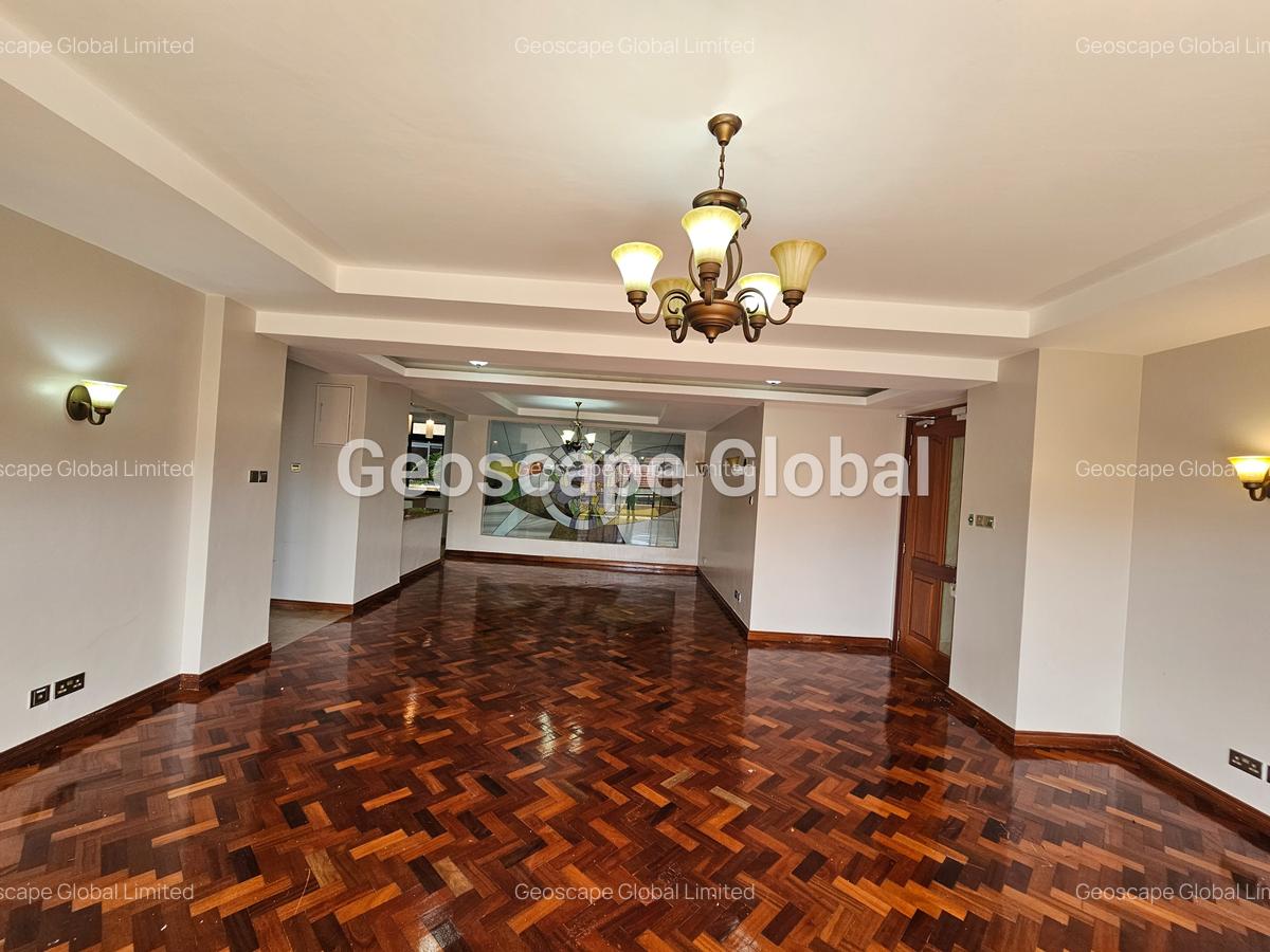 4 Bed Apartment with En Suite in Riverside - 19
