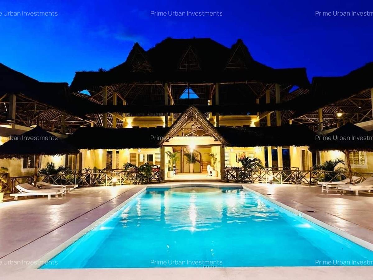 8 Bed House with En Suite in Watamu - 1