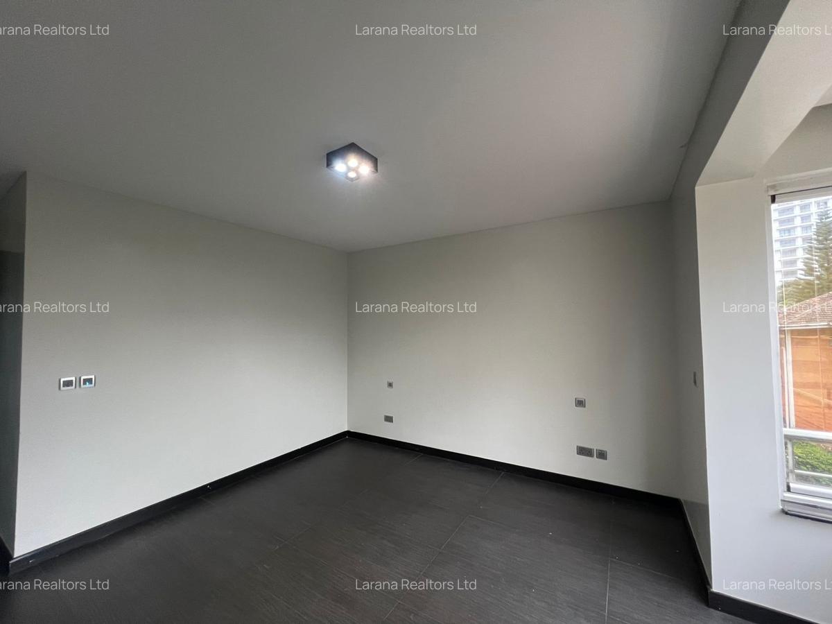 3 Bed Apartment with En Suite at Riverside Dr - 8