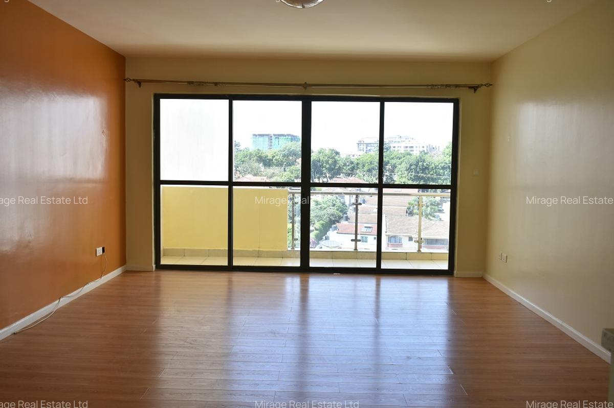 4 Bed Apartment with En Suite in Brookside - 20