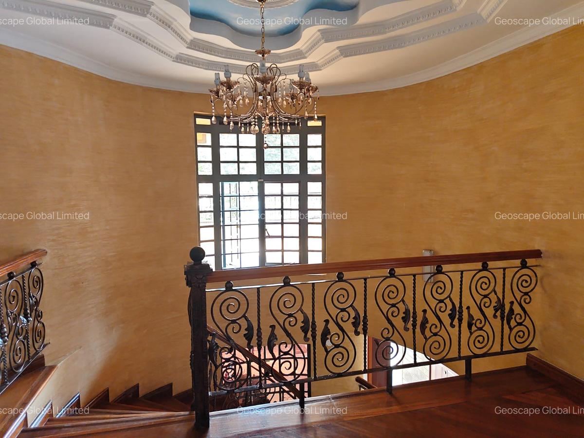 5 Bed House with En Suite in Runda - 7