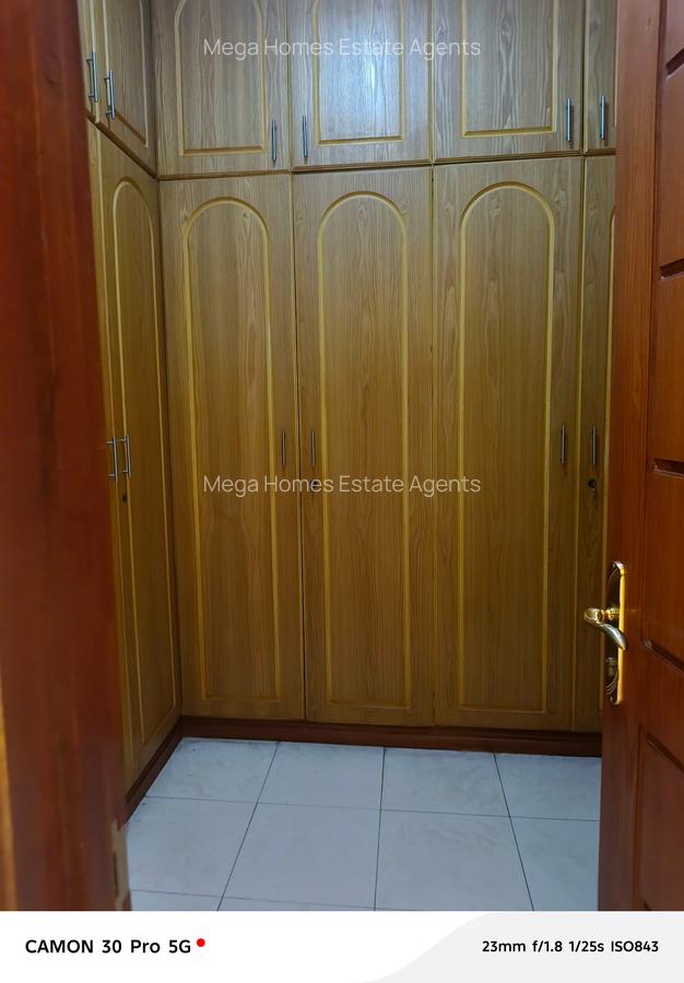 5 Bed House with En Suite in Runda - 16