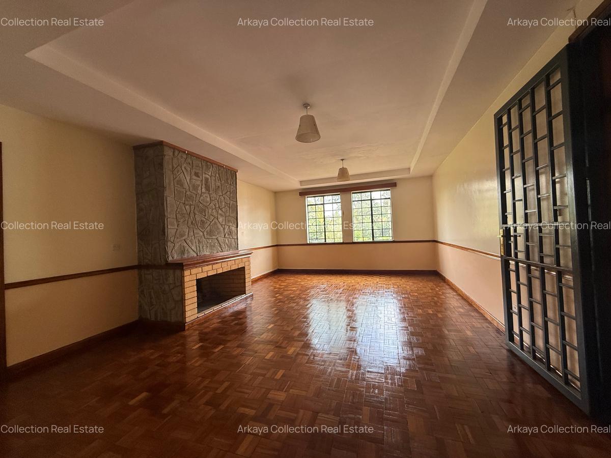 5 Bed House with En Suite in Runda - 11