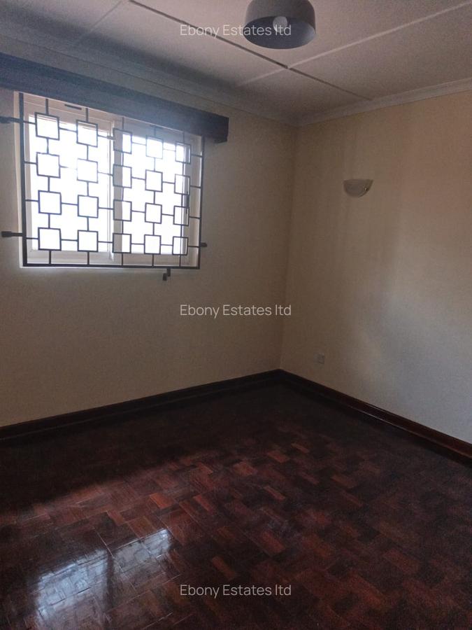 5 Bed Townhouse with En Suite in Lavington - 3