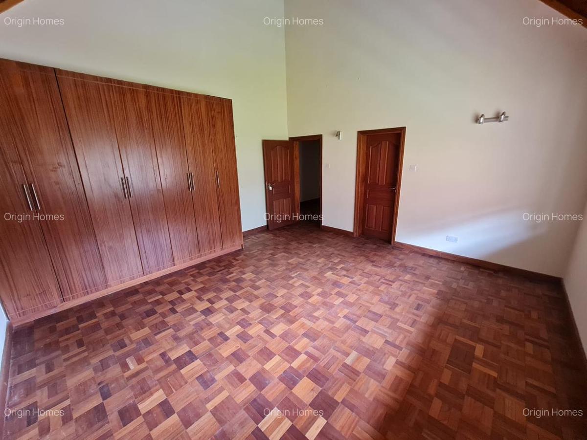 4 Bed Townhouse with En Suite at Lavington - 7