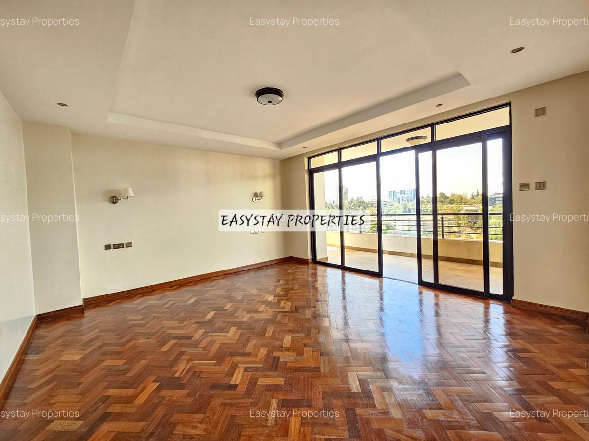 3 Bed Apartment with En Suite in Riverside - 5