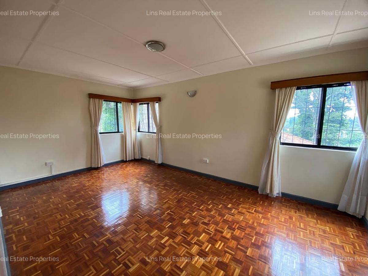 5 Bed House with En Suite in Runda - 8