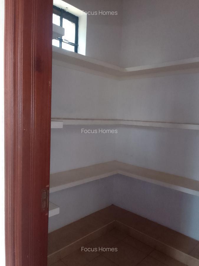 5 Bed Townhouse with En Suite in Lavington - 12