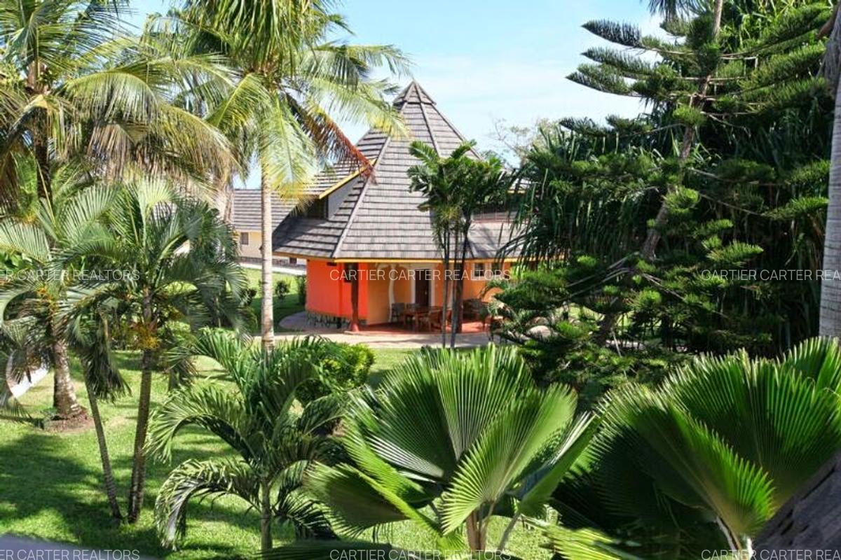 6 Bed Villa with Swimming Pool in Diani - 15