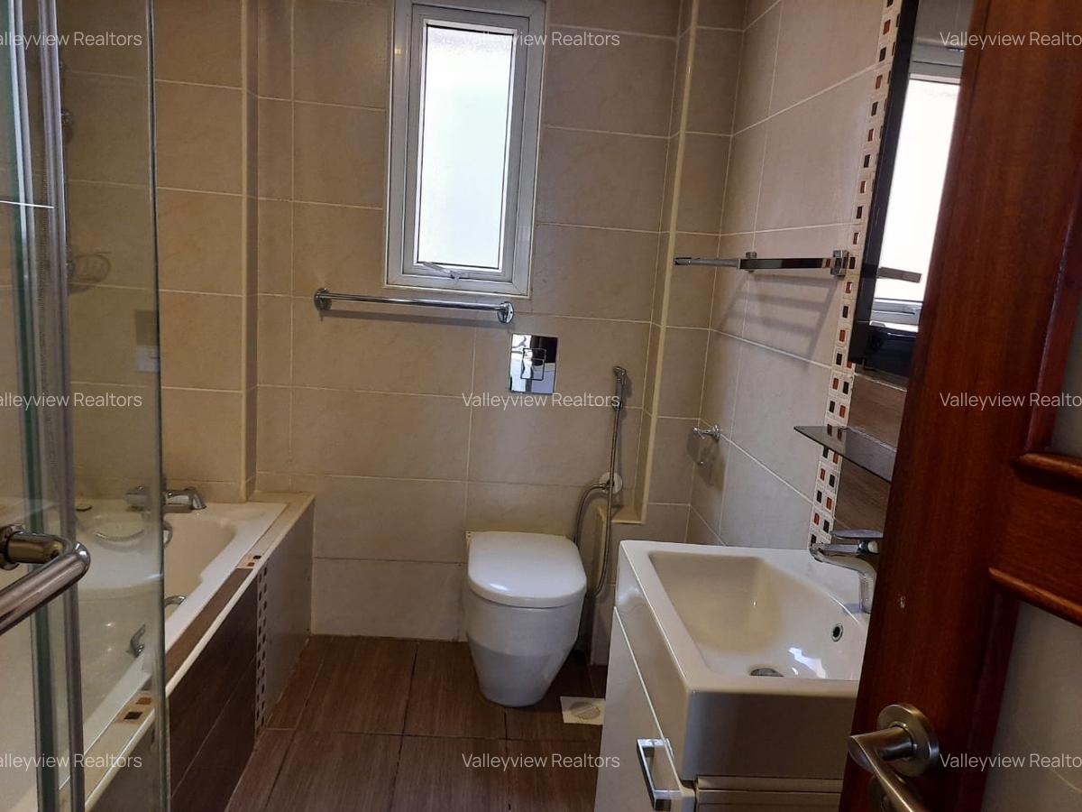 5 Bed Townhouse with En Suite at Lavington - 16