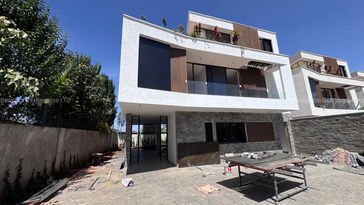 4 Bed Villa with En Suite in Runda - 2