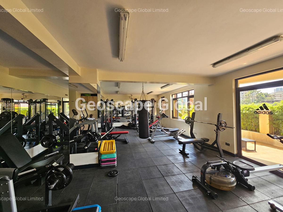 4 Bed Apartment with En Suite in Riverside - 18