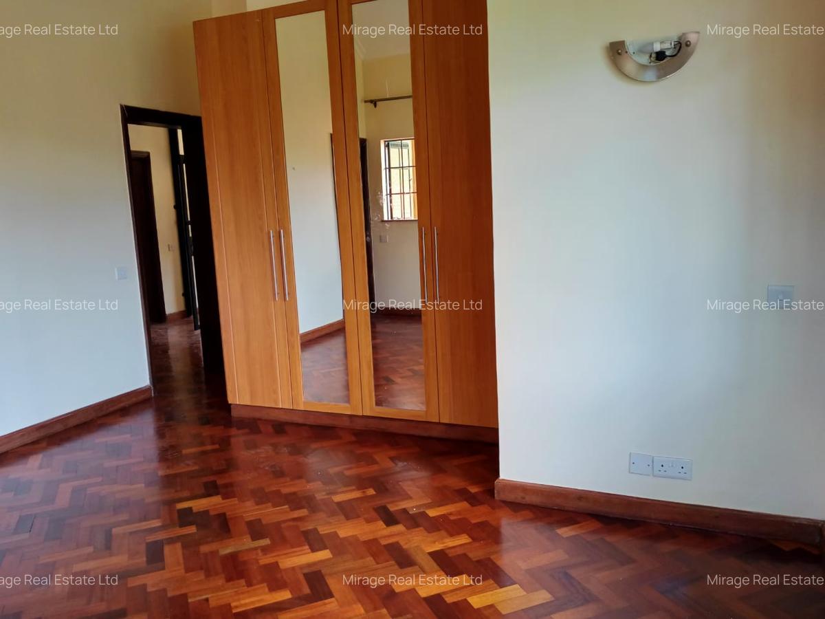 5 Bed Villa with En Suite in Runda - 3