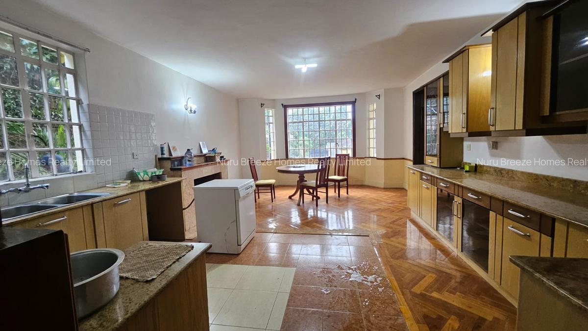 5 Bed House with En Suite in Runda - 3