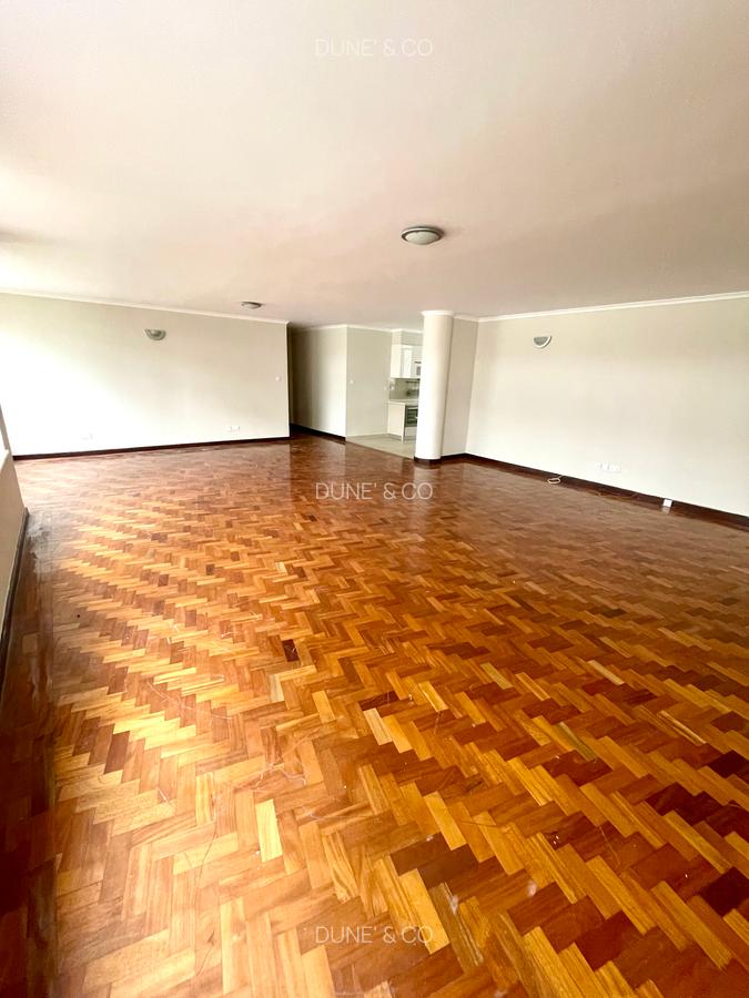 3 Bed Apartment with En Suite in Riverside - 5