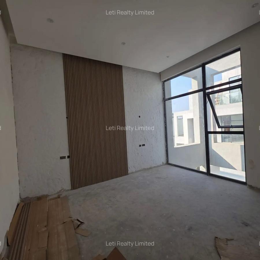 6 Bed Townhouse with En Suite in Lavington - 4