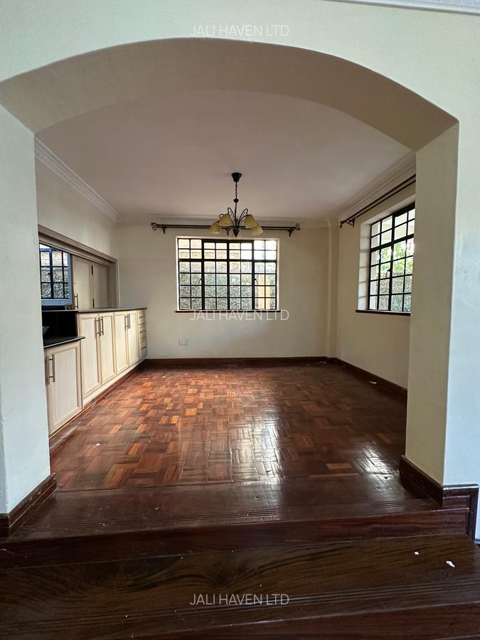 5 Bed Townhouse with En Suite in Kileleshwa - 3