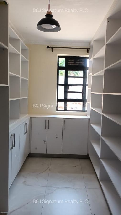 6 Bed Townhouse with En Suite in Kitisuru - 12